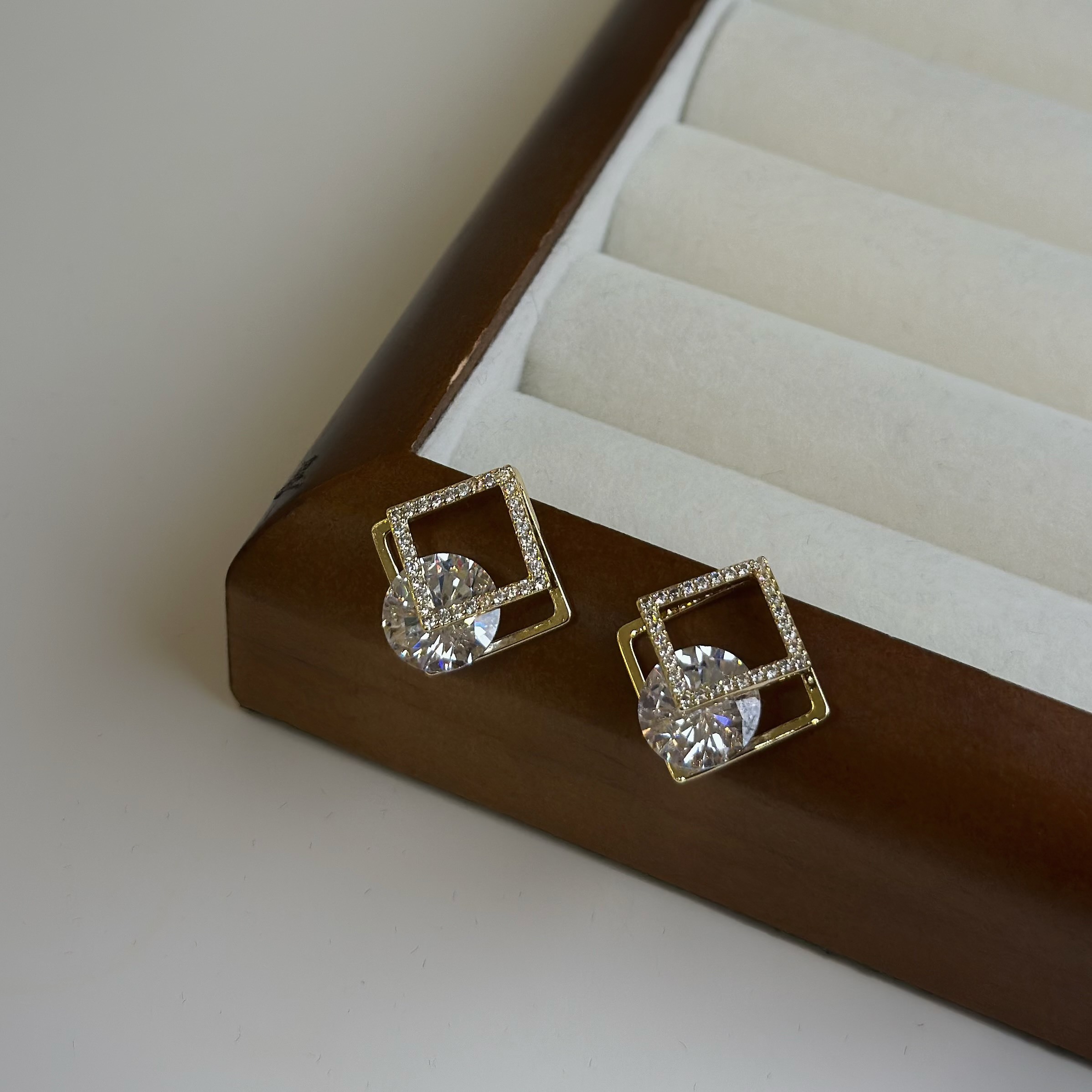 奢華．方塊單鑽耳貼