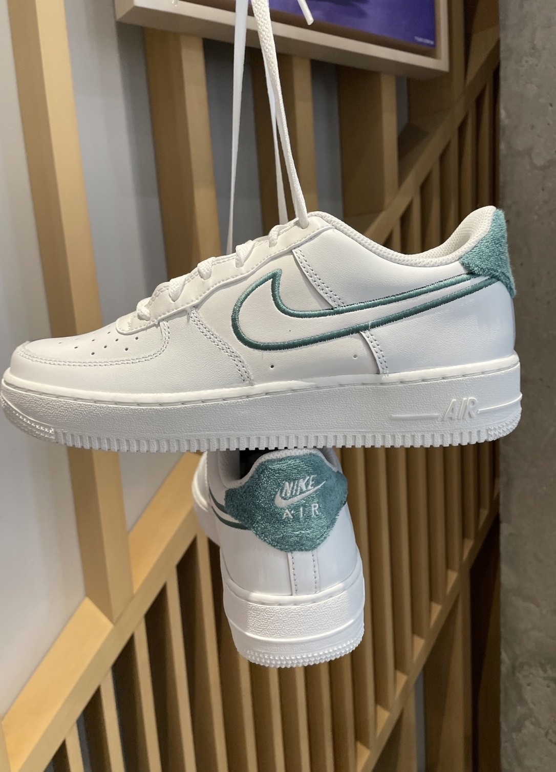 Nike Air Force 1 '07 LV8  復古學院 刺繡綠勾 男鞋