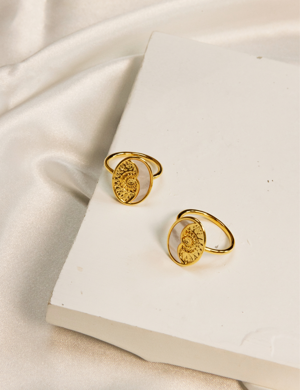 Sun&Moon拼接母貝戒指（金色）