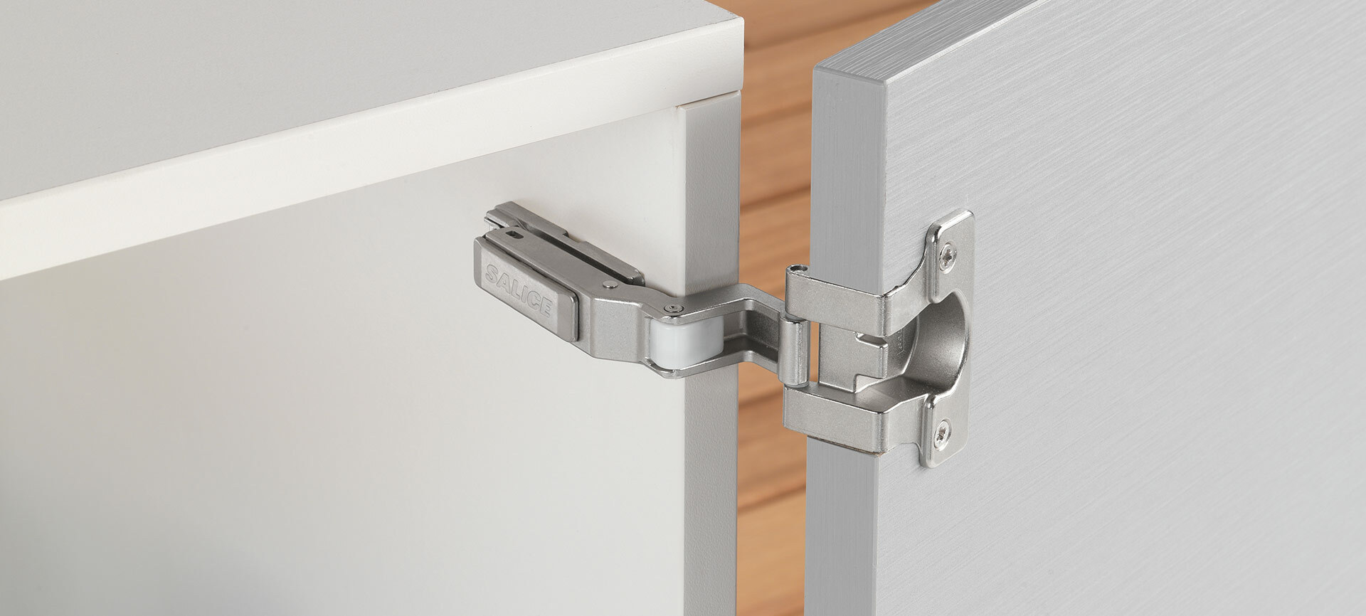 木櫃門 - 安裝了 salice 沙利士 門鉸