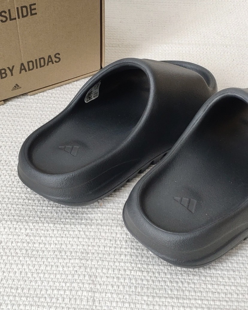 ADIDAS YEEZY SLIDE 