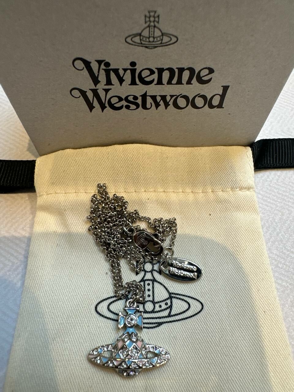[S] VIVIENNE WESTWOOD 63020233-02P258 HARLEQUIN SMALL BAS RELIEF, PLATINUM/PINK,LIGHT BLUE ENAME, 8050889355700 (SVW57)
