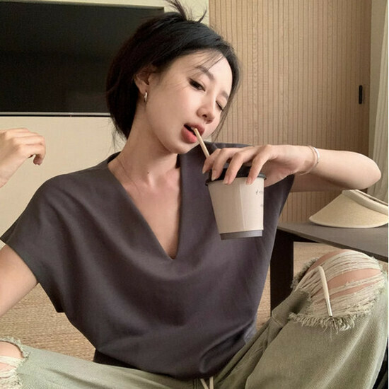 Hot selling v-neck short-sleeved T-shirt [grey] [size S-L] (please contact customer service to confirm the delivery size after placing the order)