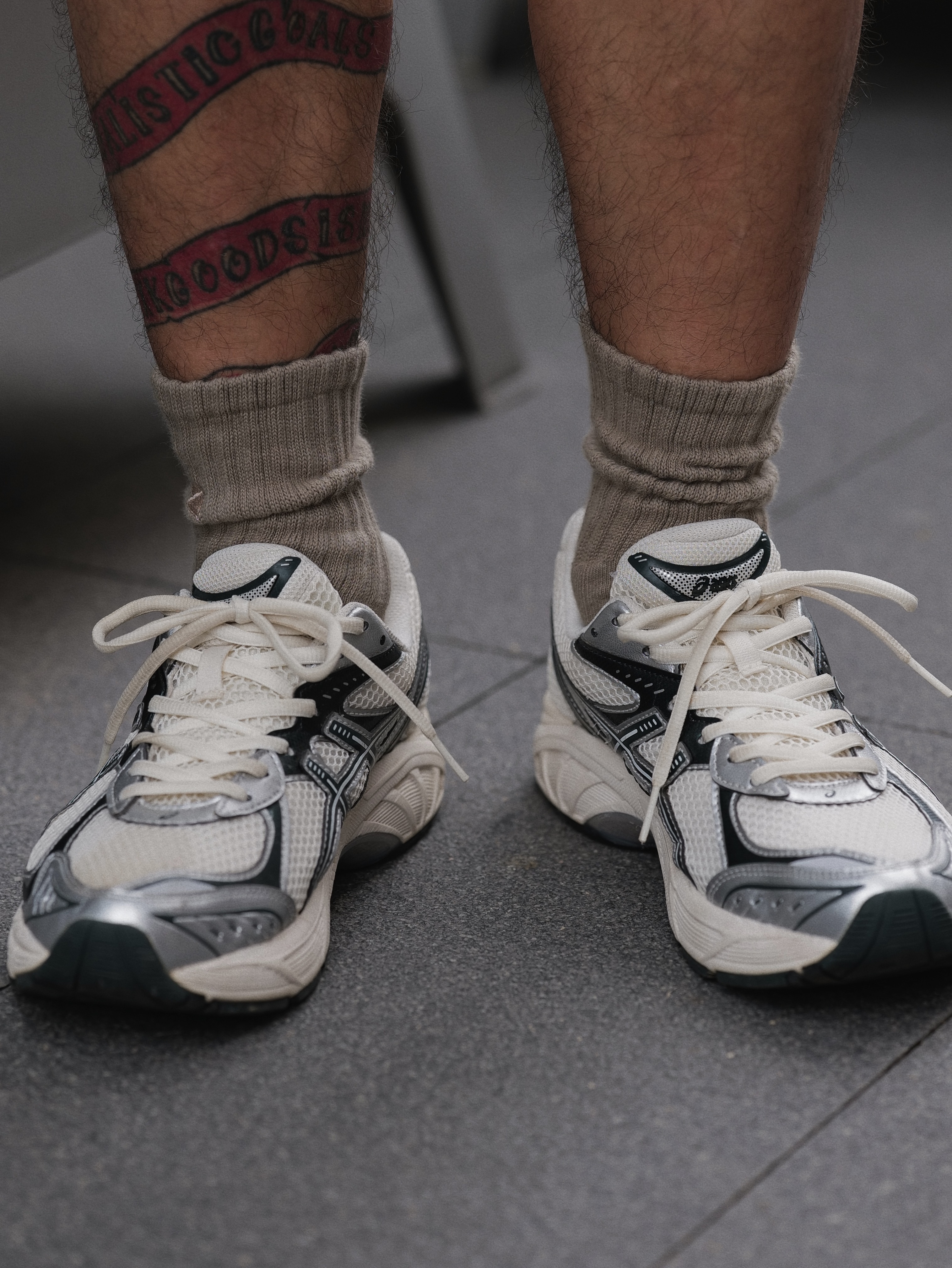 #預購 UNBENT 24SS 純色刺繡中筒襪 四色