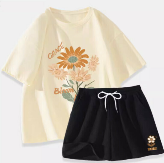 Hot selling cotton short-sleeved t-shirt two-piece set [milk white (sunflower bouquet) + black pants] [S-XL size] (please contact customer service to confirm the delivery size after placing the order)