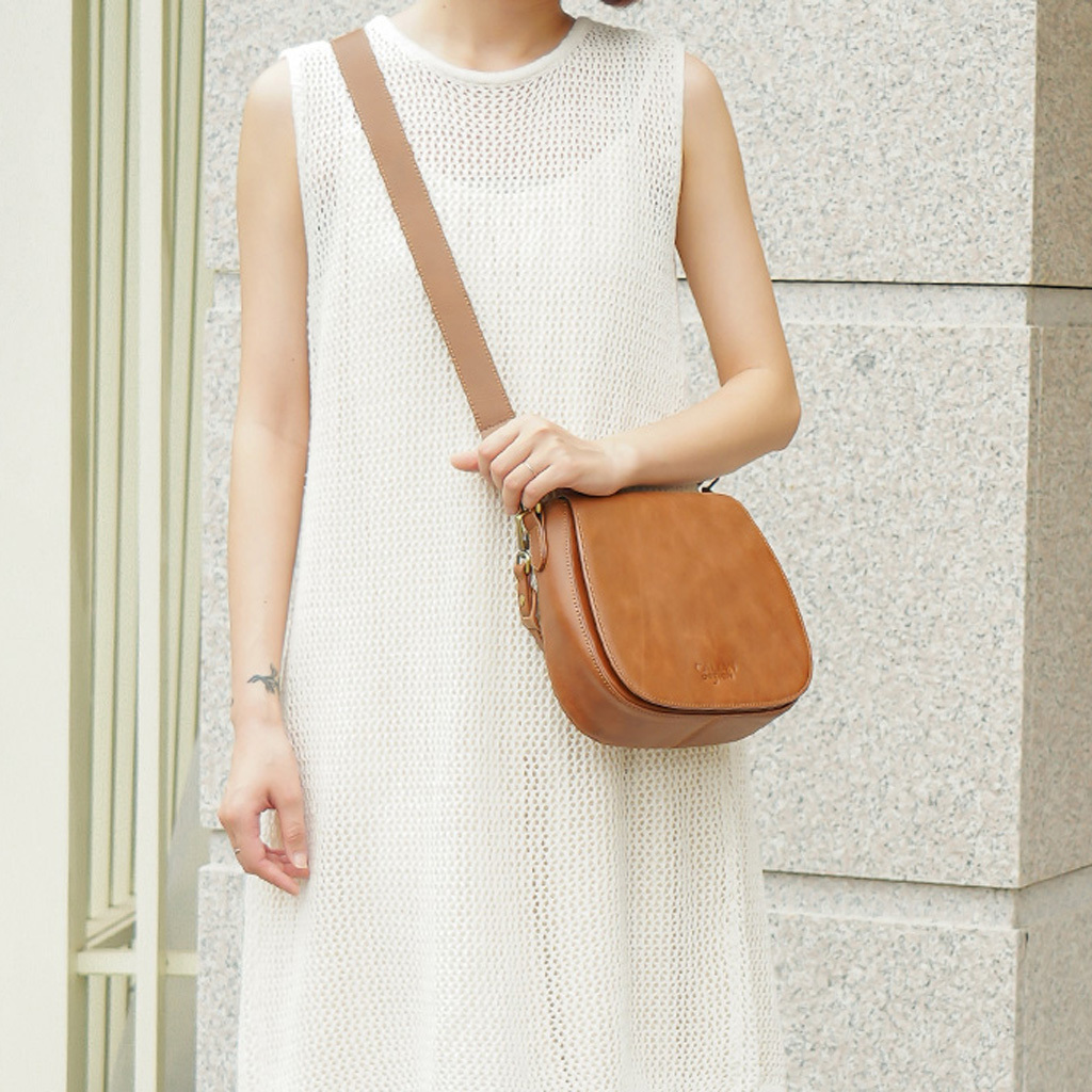 俐落時尚真皮馬鞍包-兩色(234052)