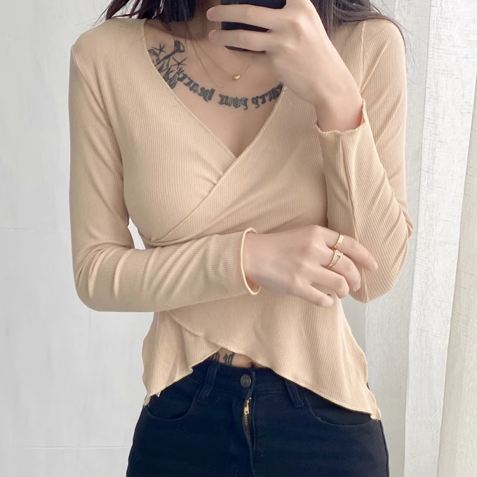 Hot selling irregular hem V-neck navel-baring T-shirt (apricot color) (S/M size) (contact customer service after placing the order to confirm the delivery size)