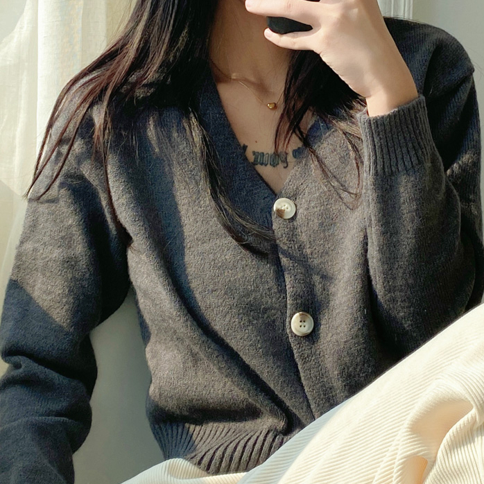 Hot selling knitted single-breasted cardigan + camisole (grey) (S/M size) (contact customer service after placing the order to confirm the delivery size)