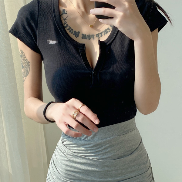 Hot selling round neck short-sleeved T-shirt (black) (S-L size) (contact customer service after placing order to confirm delivery size)