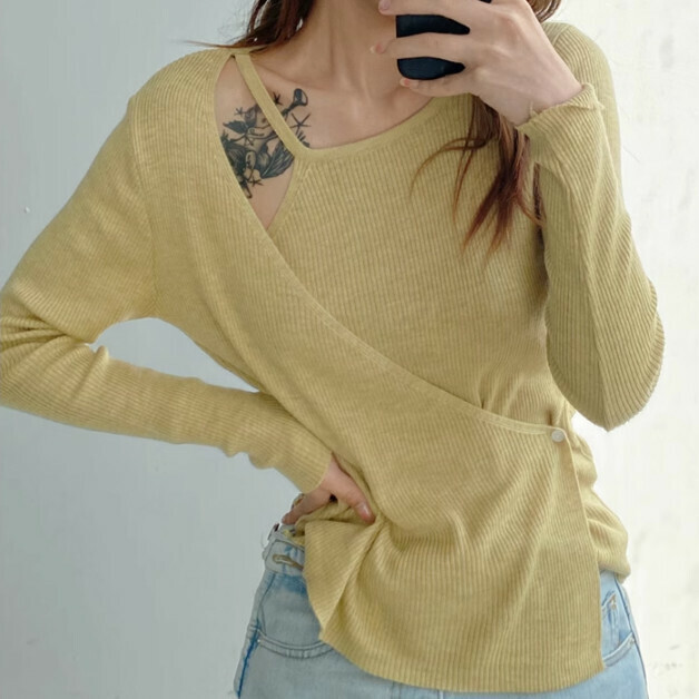 Hot selling irregular hollow sweater (cream yellow) (S/M size) (contact customer service after placing the order to confirm the delivery size)