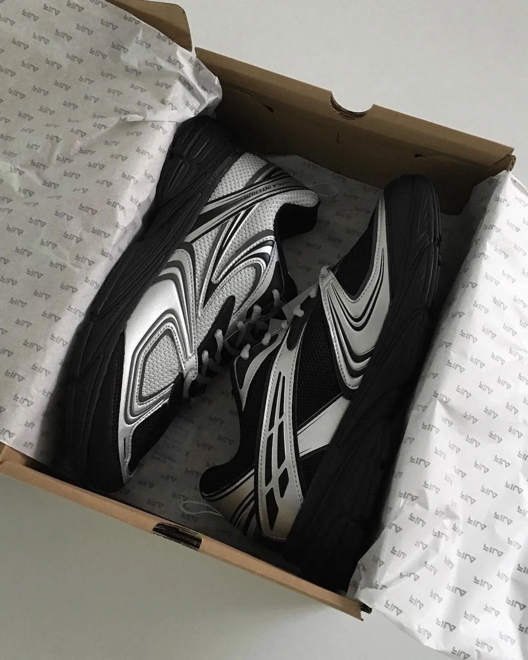 FILA Interrun SILVER 酷黑銀 新復古潮流跑鞋 11001RM02699G010