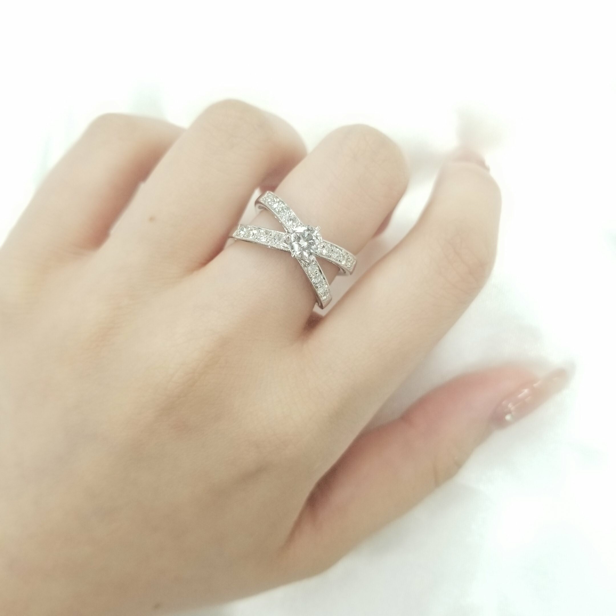 全新18K白金【主石43份鑽石】配小鑽共85份鑽石戒指