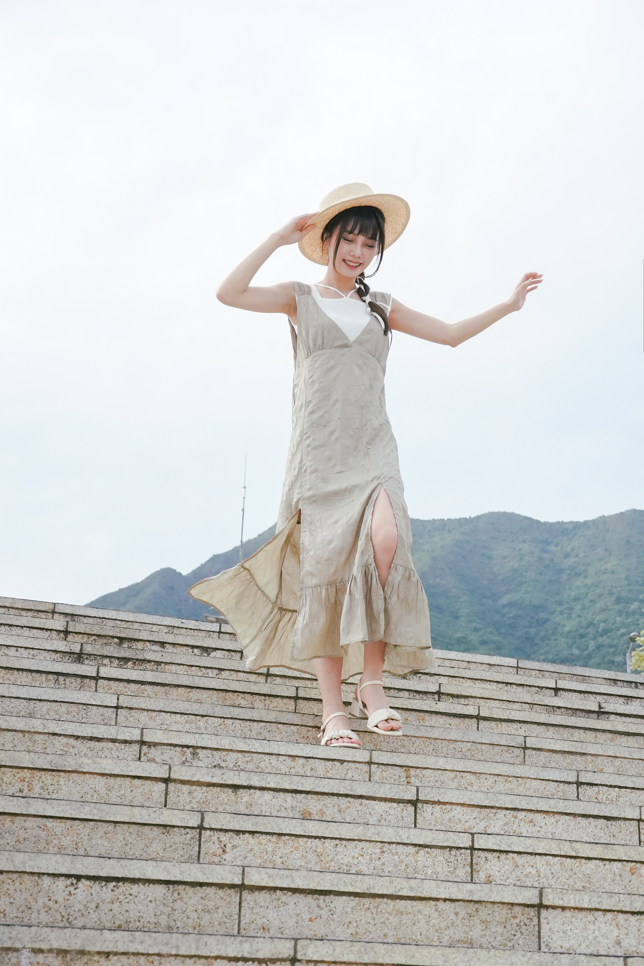 10130 ｜ 夏日清爽飄飄連身裙