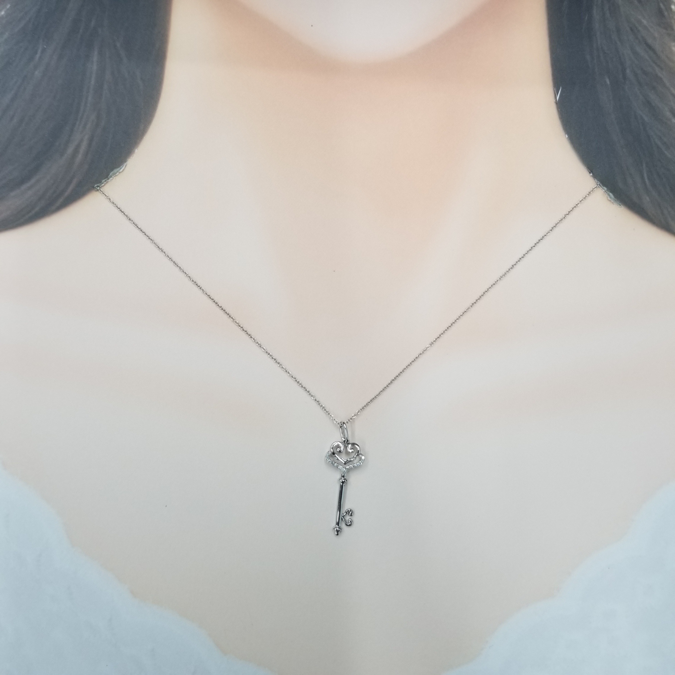 18K White Gold 0.04 ct Diamond Pendant