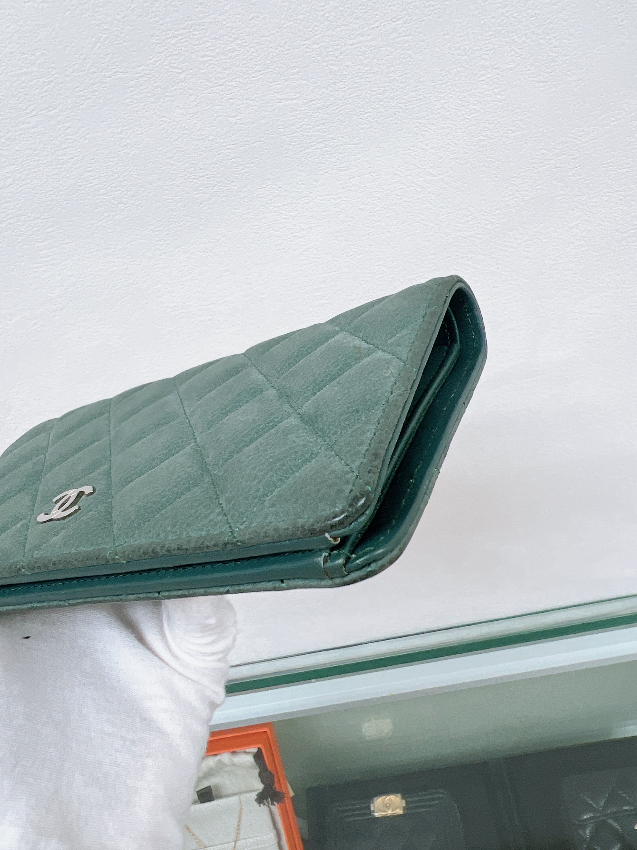 Chanel long wallet (mist green matte caviar)