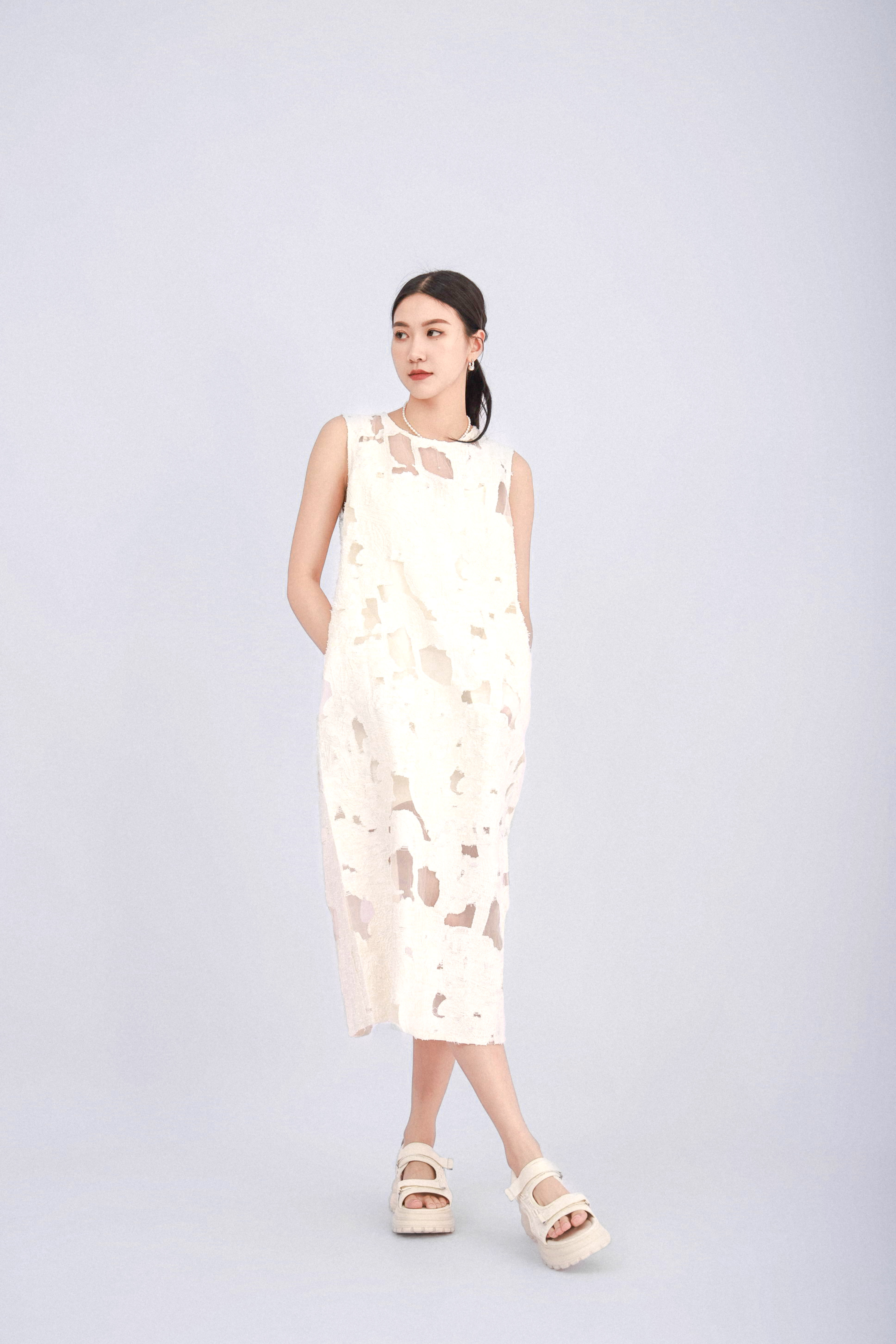 抓蘇蘇車花網紗洞連身裙 (*現貨款式）