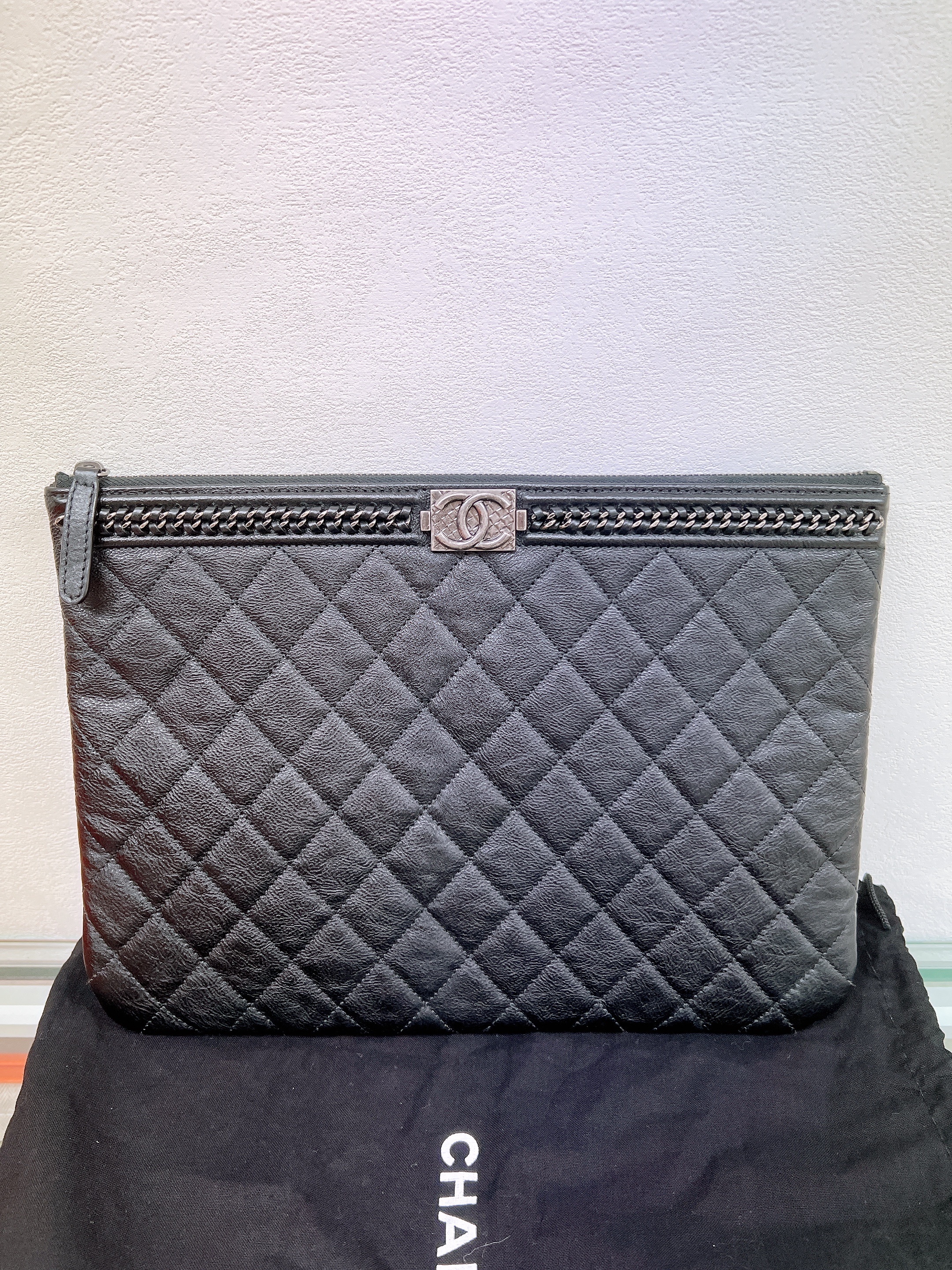 Chanel boy pouch (black/ silver)