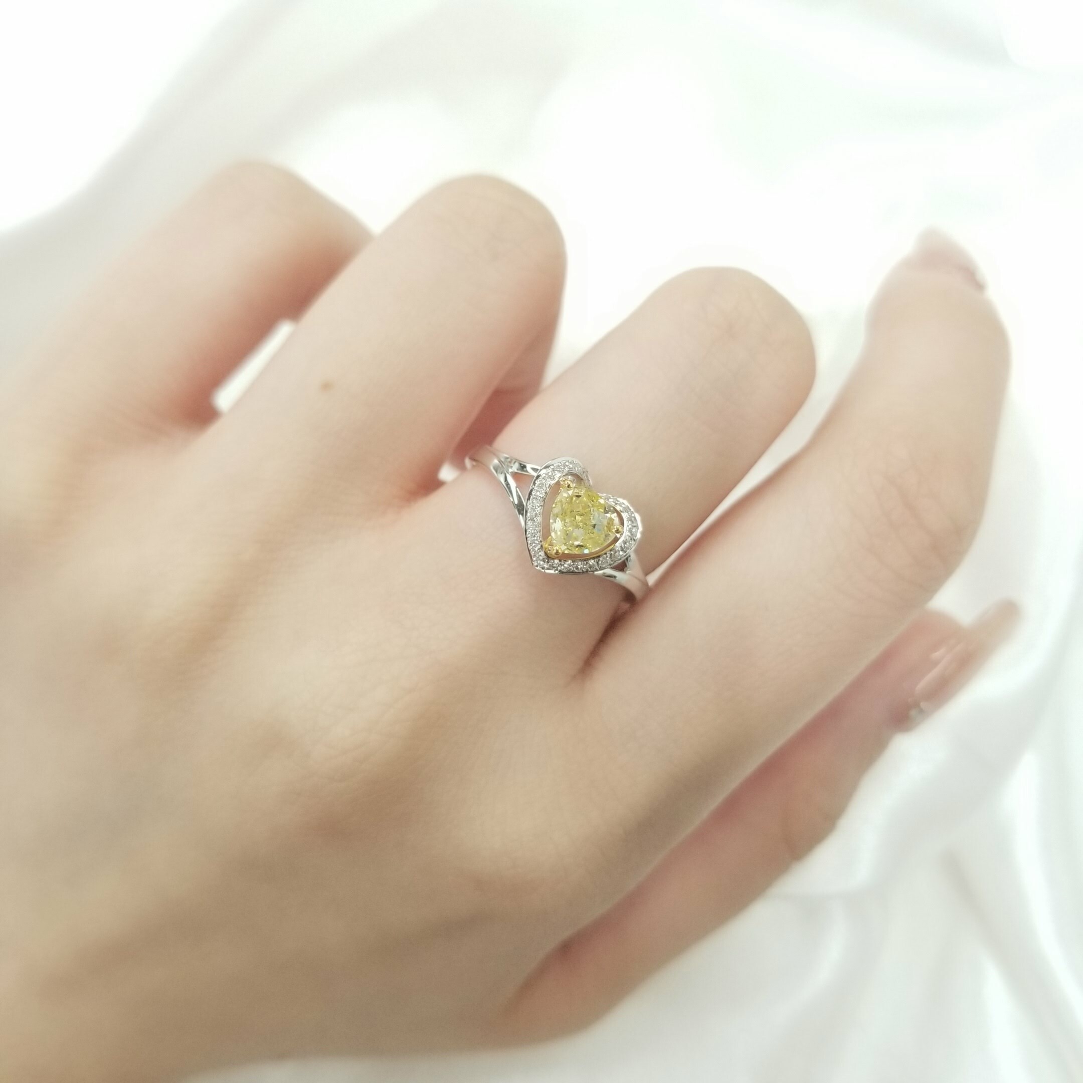18K Gold 0.78ct Fancy Yellow Diamond Ring