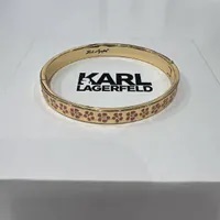 [S] KARL LAGERFELD JG240018 FLOWER DETAIL BANGLE BRACELET,GOLD, 8720744889038 (SKL1024)