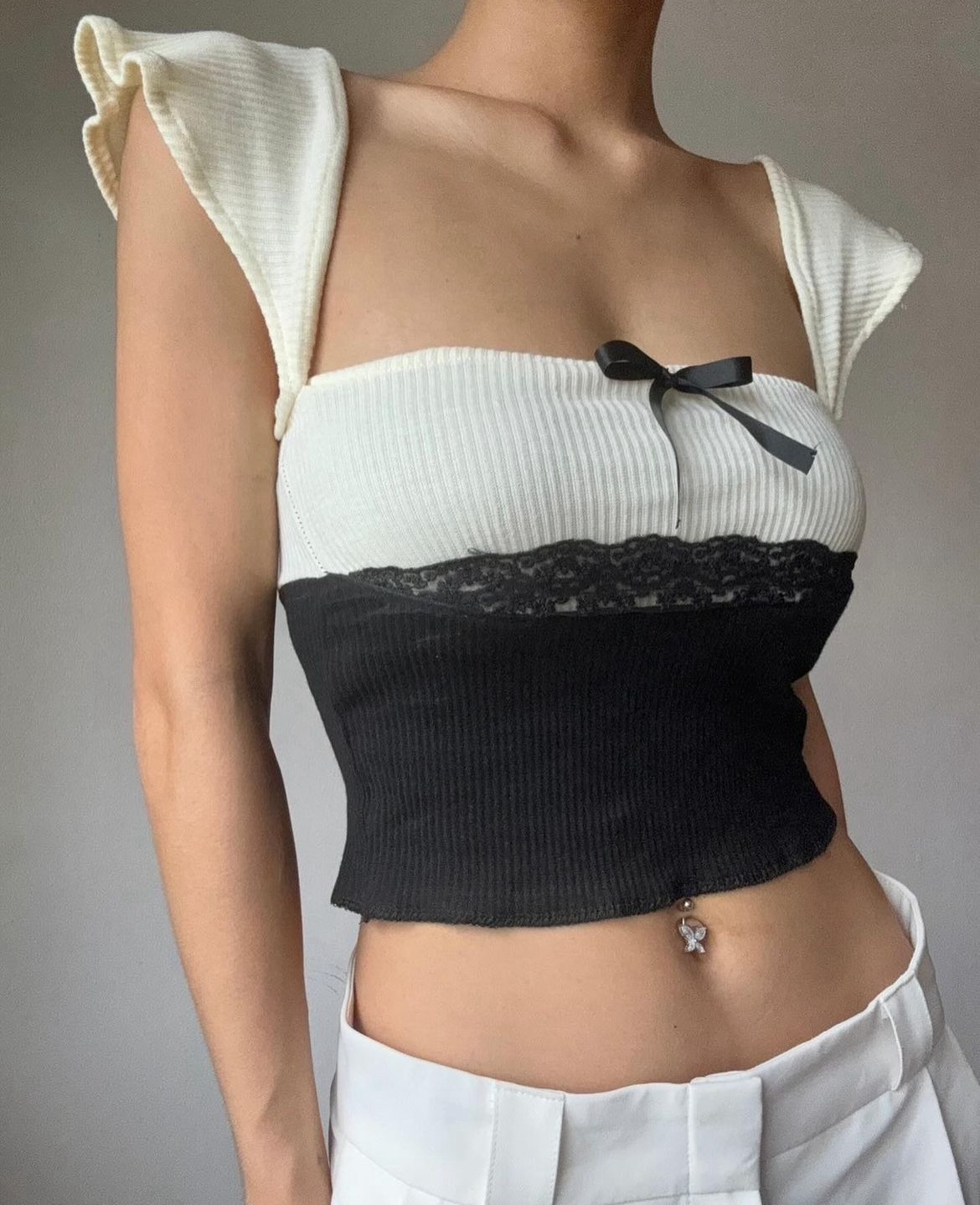 TH RIBBON LACE SQUAREE TOP (BW)