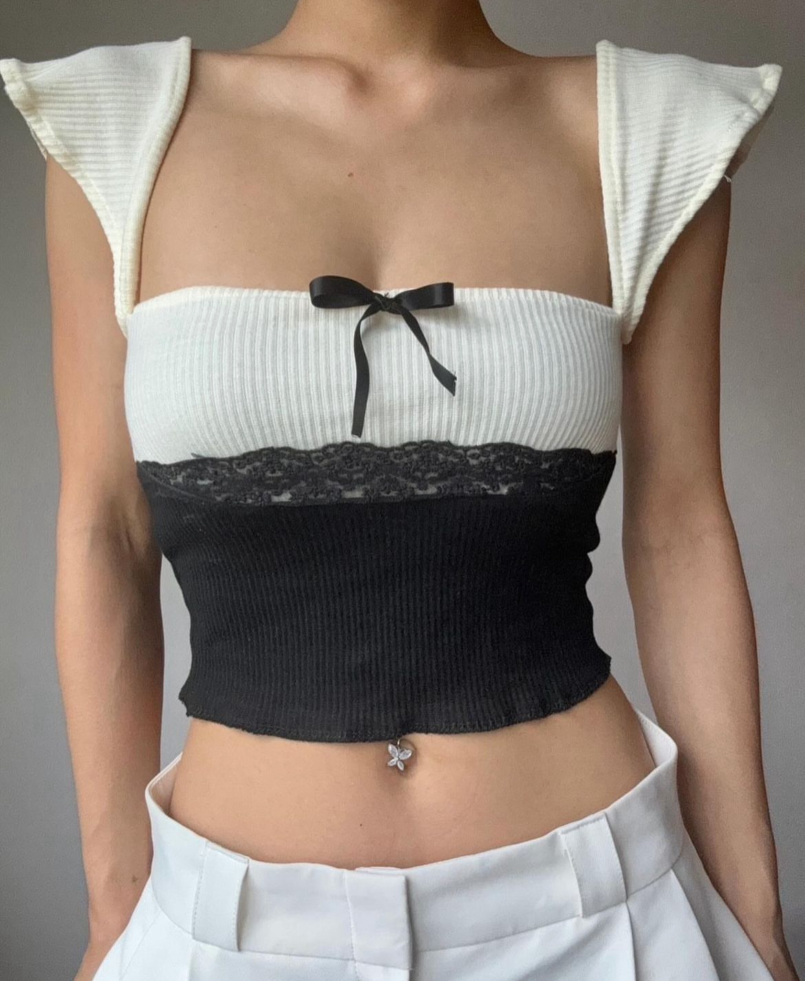 TH RIBBON LACE SQUAREE TOP (BW)