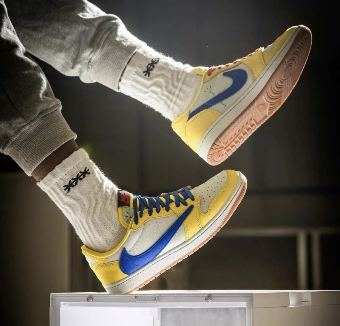 Travis Scott x Air Jordan 1 Retro Low OG SP "Canary" 倒鉤 黃藍 金絲雀 (DZ4137-700)