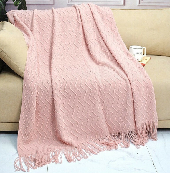Hot recommendation solid color lunch break blanket (pink) (size: 127*180cm including tassels)