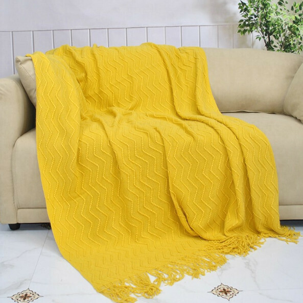 Hotly recommended solid color lunch break blanket (yellow) (size: 130*230cm including tassels)