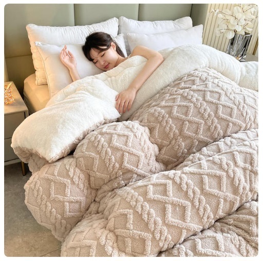 Popular warm quilt with imitation wool surface, comfortable winter blanket, thickened quilt core (4.5kg), off-white 180x220cm