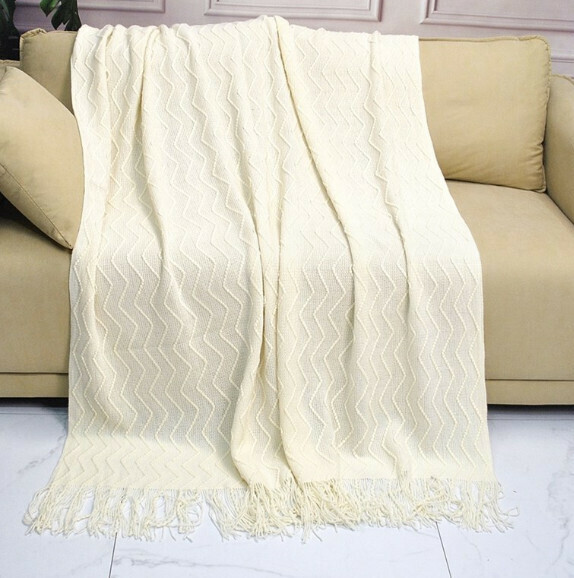 Hotly recommended solid color lunch break blanket (beige) (size: 130*230cm including tassels)