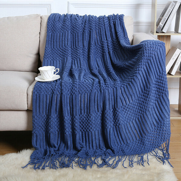 Hotly recommended tassel knitted throw blanket (navy blue) (size: 130*172cm including tassels)