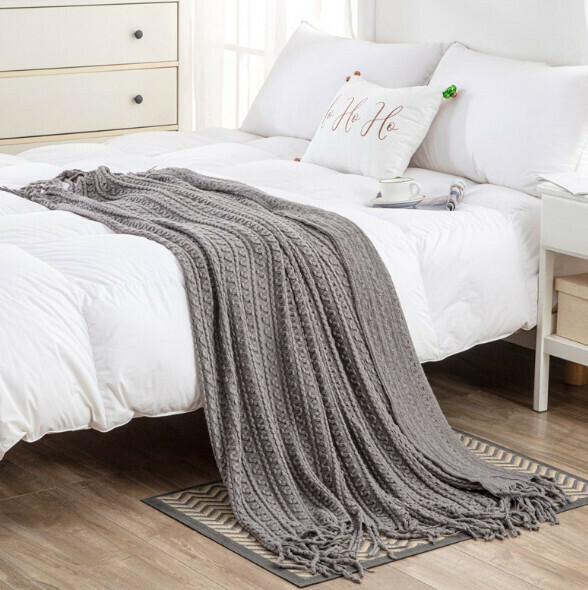 Popular lunch break solid color knitted blanket (medium gray) (size: 127*180cm including tassels)