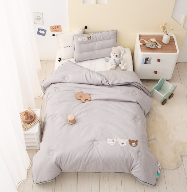 Popular cartoon children's thickened quilt core (little bear gray [Class A cotton]) (size 120*150cm spring and autumn quilt [about 2.8 pounds])