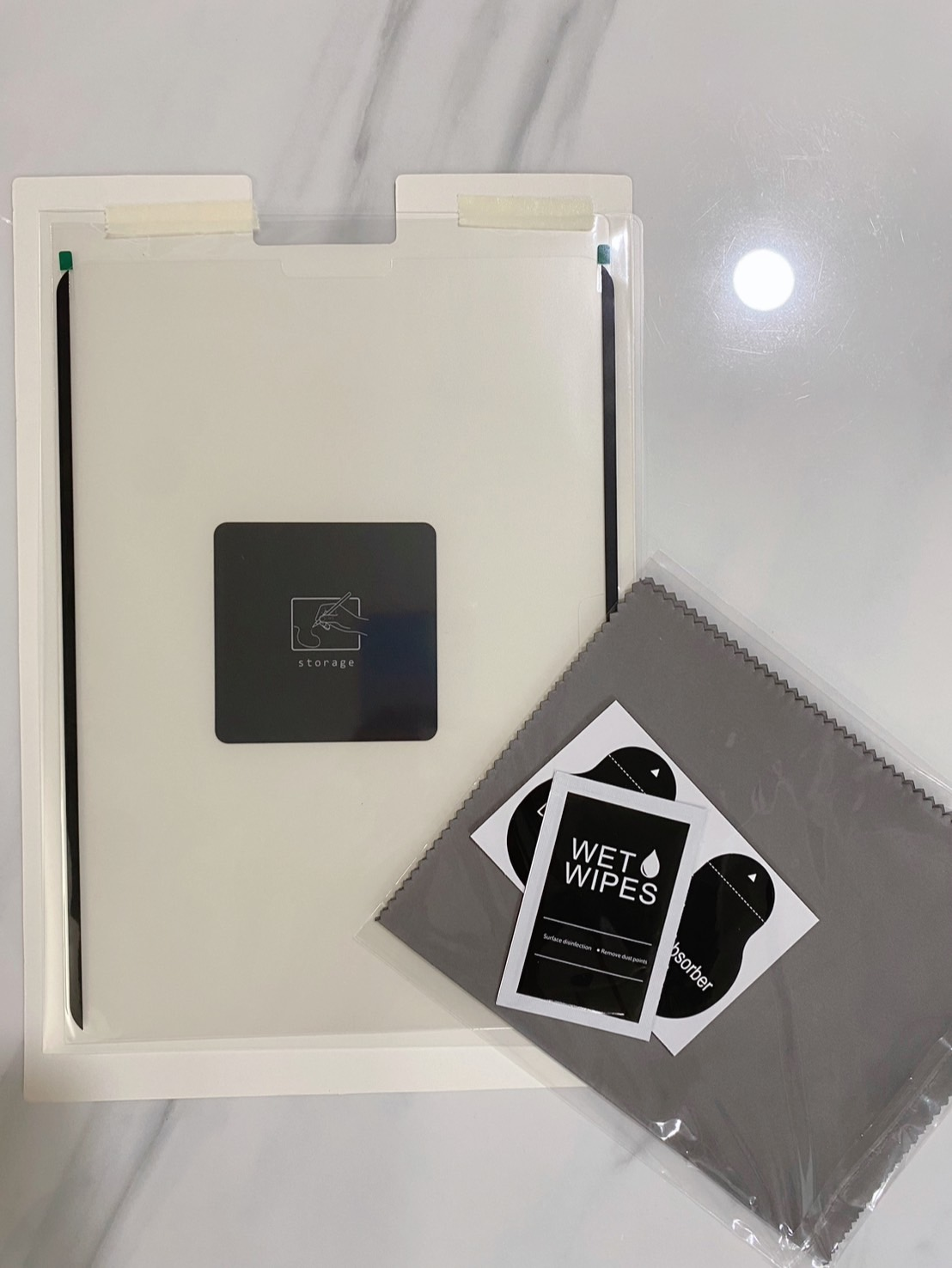 AHAStyle iPad 可拆式類紙膜(奈米吸盤) Paper-Feel 繪圖/筆記首選 繪畫類紙膜/肯特紙 內容物