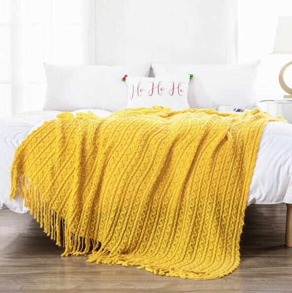 Popular lunch break solid color knitted blanket (yellow) (size: 127*180cm including tassels)