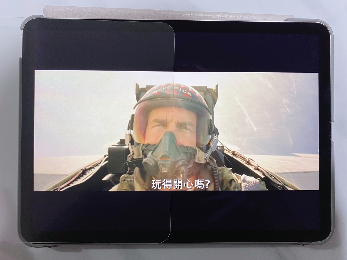 一半類紙膜一半沒有類紙膜的畫面呈現