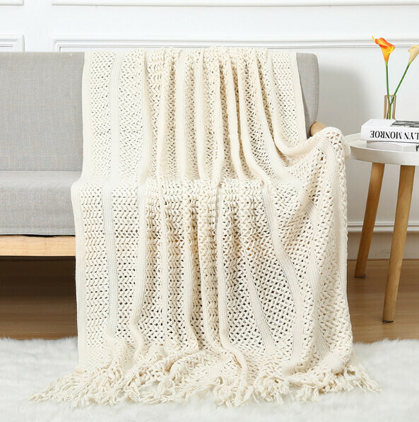 Popular hollow knitted blanket cover (off-white) (size: 130*230cm including tassels)