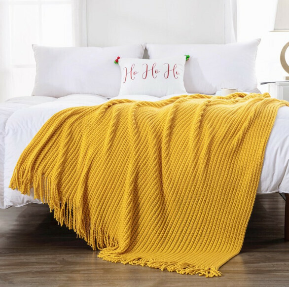Hotly recommended lunch break knitted throw blanket (yellow) (size: 130*220cm including tassels)