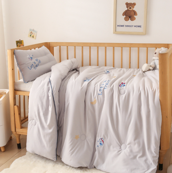 Hotly recommended cartoon children's thickened quilt core (Travel Diary-Silver Gray [Class A washed cotton brushed]) (size 120*150cm spring and autumn quilt [about 2.8 pounds])