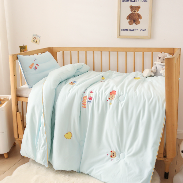 Hotly recommended cartoon children's thickened quilt core (peach heart bear - blue [type A washed cotton brushed]) (size specification 120*150cm spring and autumn quilt [about 2.8 pounds])