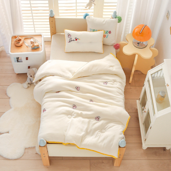 Hotly recommended cartoon children's thickened quilt core (Cute Rabbit - Off-White [Class A Modal Brushing]) (size 120*150cm spring and autumn quilt [about 3.9 pounds])