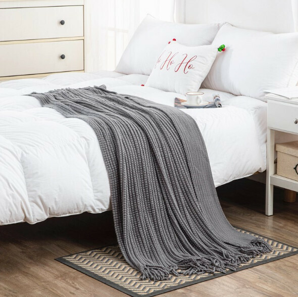 Hotly recommended lunch break knitted throw blanket (medium gray) (size: 127*172cm including tassels)