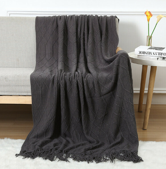 Hotly recommended lunch break knitted throw blanket (dark gray) (size: 127*176cm including tassels)