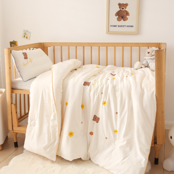 Hot recommended cartoon children's thickened quilt core (Flower Bear-White [Class A washed cotton brushed]) (size specification 120*150cm spring and autumn quilt [about 3.9 pounds])