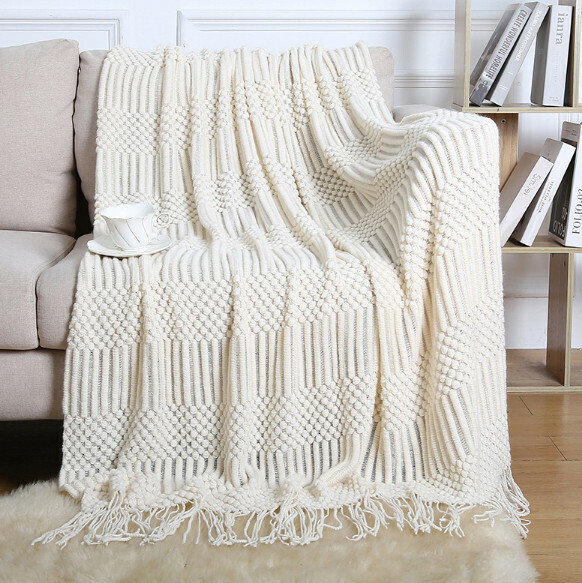 Hotly recommended tassel knitted throw blanket (off-white) (size: 130*230cm including tassels)