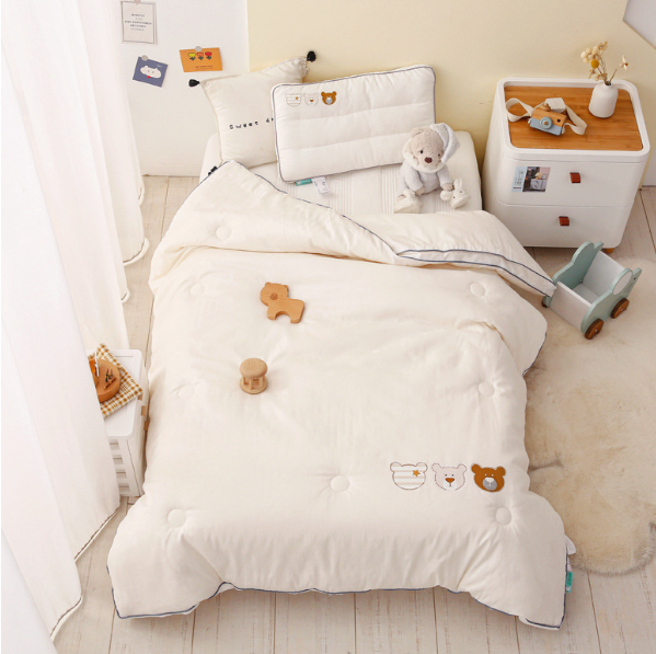 Popular cartoon children's thickened quilt core (Little Bear White [Class A cotton]) (size 150*200cm spring and autumn quilt [about 5 pounds])