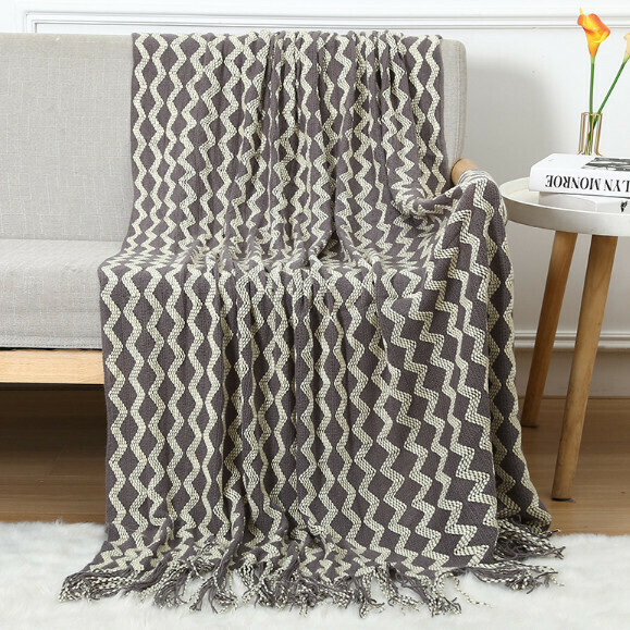 Hotly recommended lunch break knitted throw blanket (grey) (size: 130*230cm including tassels)