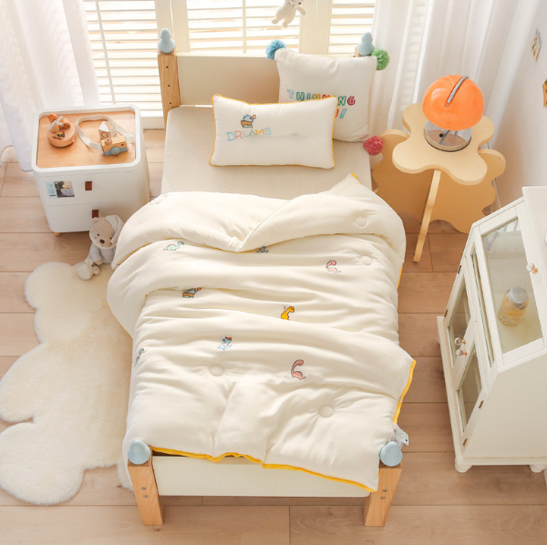 Hot Recommended Cartoon Children's Thickened Quilt Core (Dinosaur - Off-White [Class A Modal Brushing]) (Size 150*200cm Spring and Autumn Quilt [About 5 lbs])