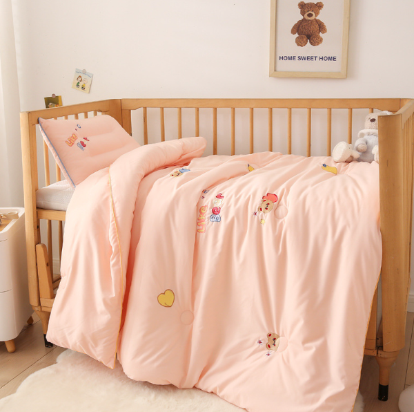 Hotly recommended cartoon children's thickened quilt core (peach heart bear-pink [Class A washed cotton brushed]) (size specification 150*200cm spring and autumn quilt [about 5 pounds])