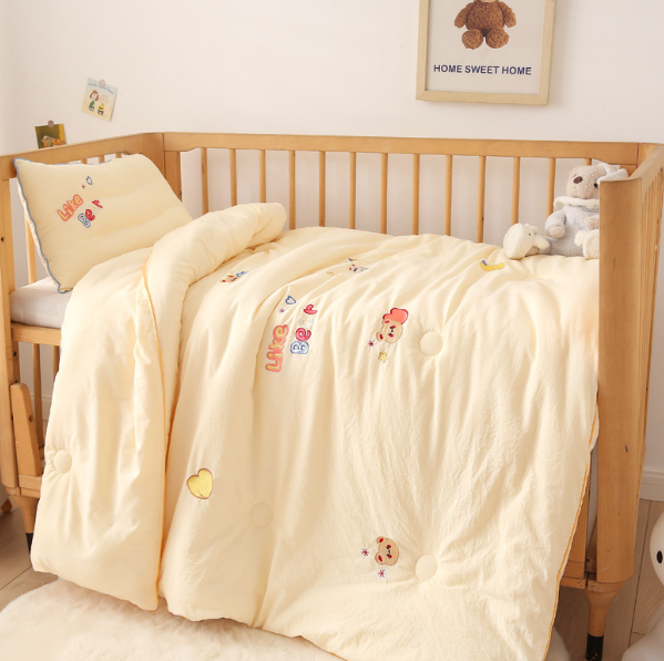 Hot recommended cartoon children's thickened quilt core (peach heart bear beige [type A washed cotton brushed]) (size specification 150*200cm spring and autumn quilt [about 5 pounds])